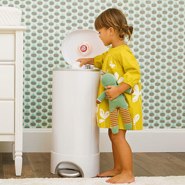 Munchkin Arm and Hammer Diaper Pail Snap